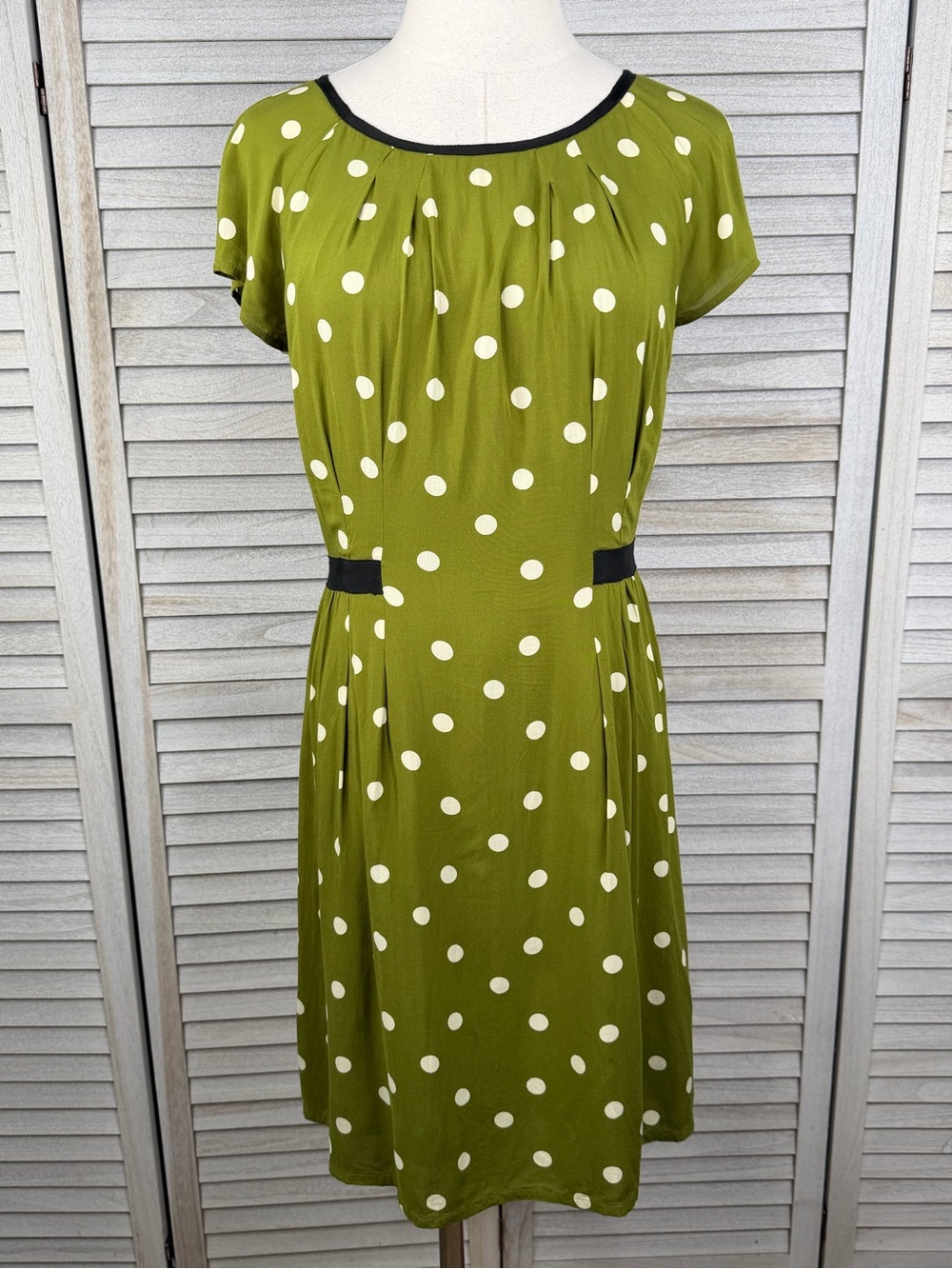BODEN Women's Green & Cream Polka Dot Dress with Pleated Waist Detail-8